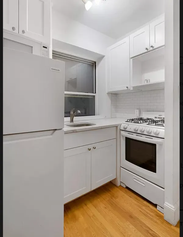 $3,950 | 104 Bedford Street, Unit 1C | West Village