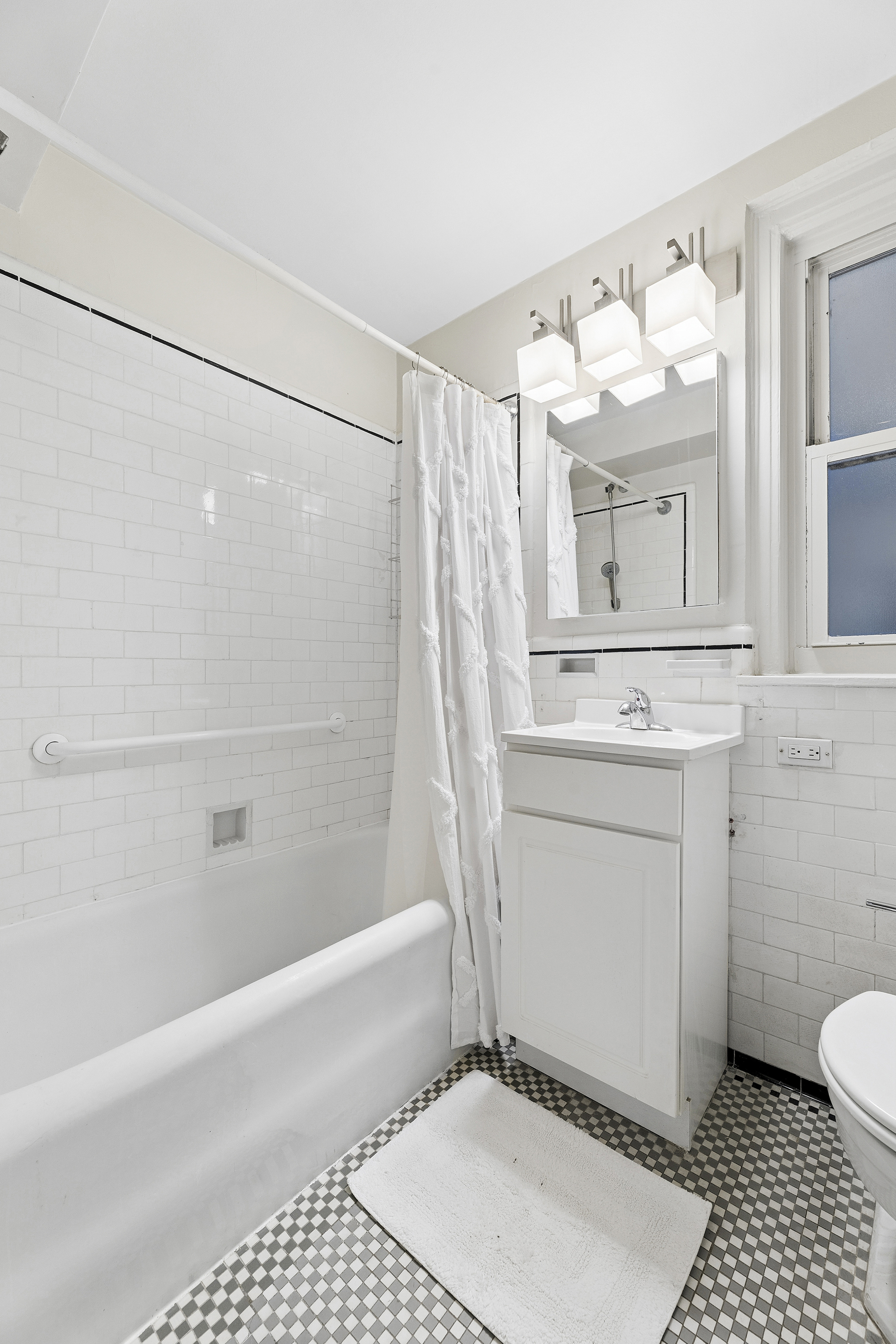 205 East 69th Street, Unit 2A Manhattan, NY 10021 - Photo 10 of 11 Gallery Image 10