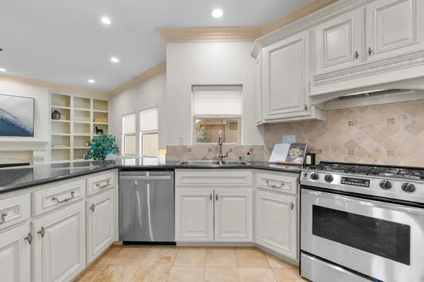 $1,195,000 | 10364 Almayo Avenue, Unit 305, Los Angeles, CA 90064