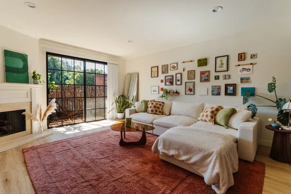 $1,095,000 | 10336 Almayo Avenue, Unit 203, Los Angeles, CA 90064