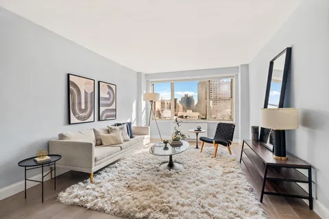$739,000 | 400 East 85th Street, Unit 9C | Upper East Side