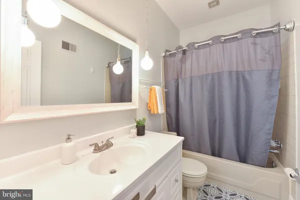 Contact Agent | 629 5th Street Northeast, Washington, DC 20002