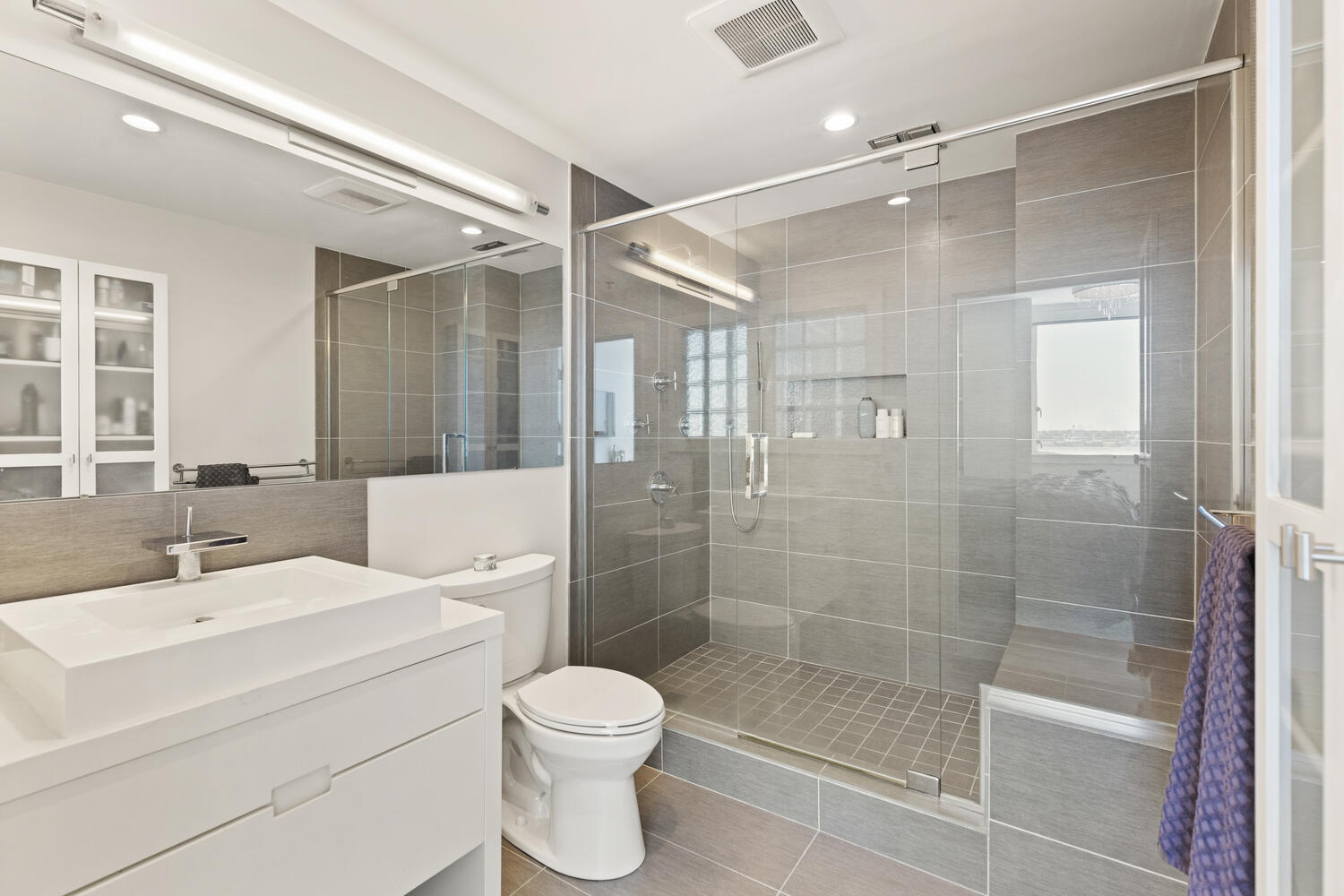 234 Causeway Street, Unit 709 Boston, MA 02114 - Photo 15 of 28 a bathroom with a shower a toilet and a sink