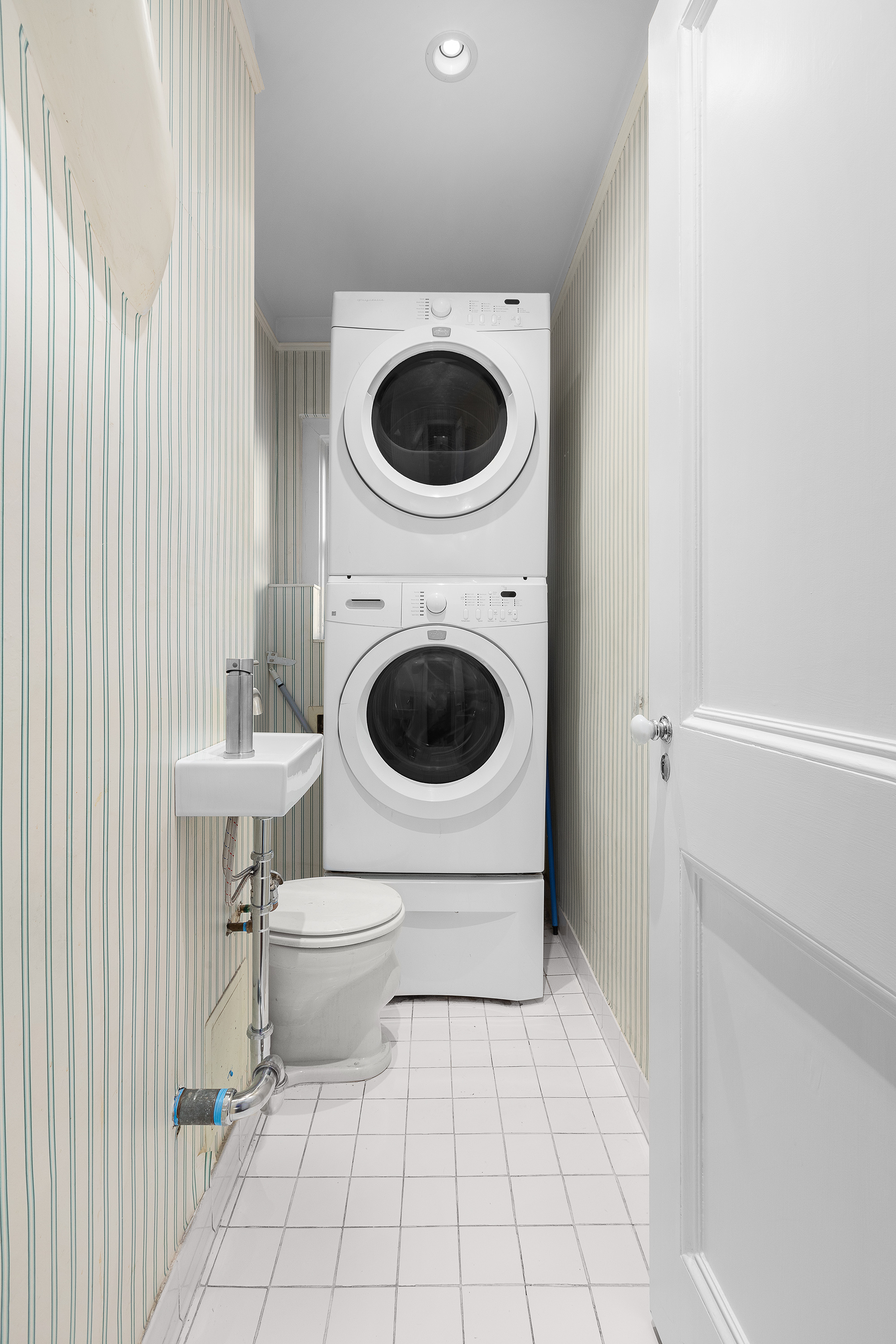 1088 Park Avenue, Unit 15C Manhattan, NY 10128 - Photo 16 of 26 a bathroom with a toilet a sink and a mirror