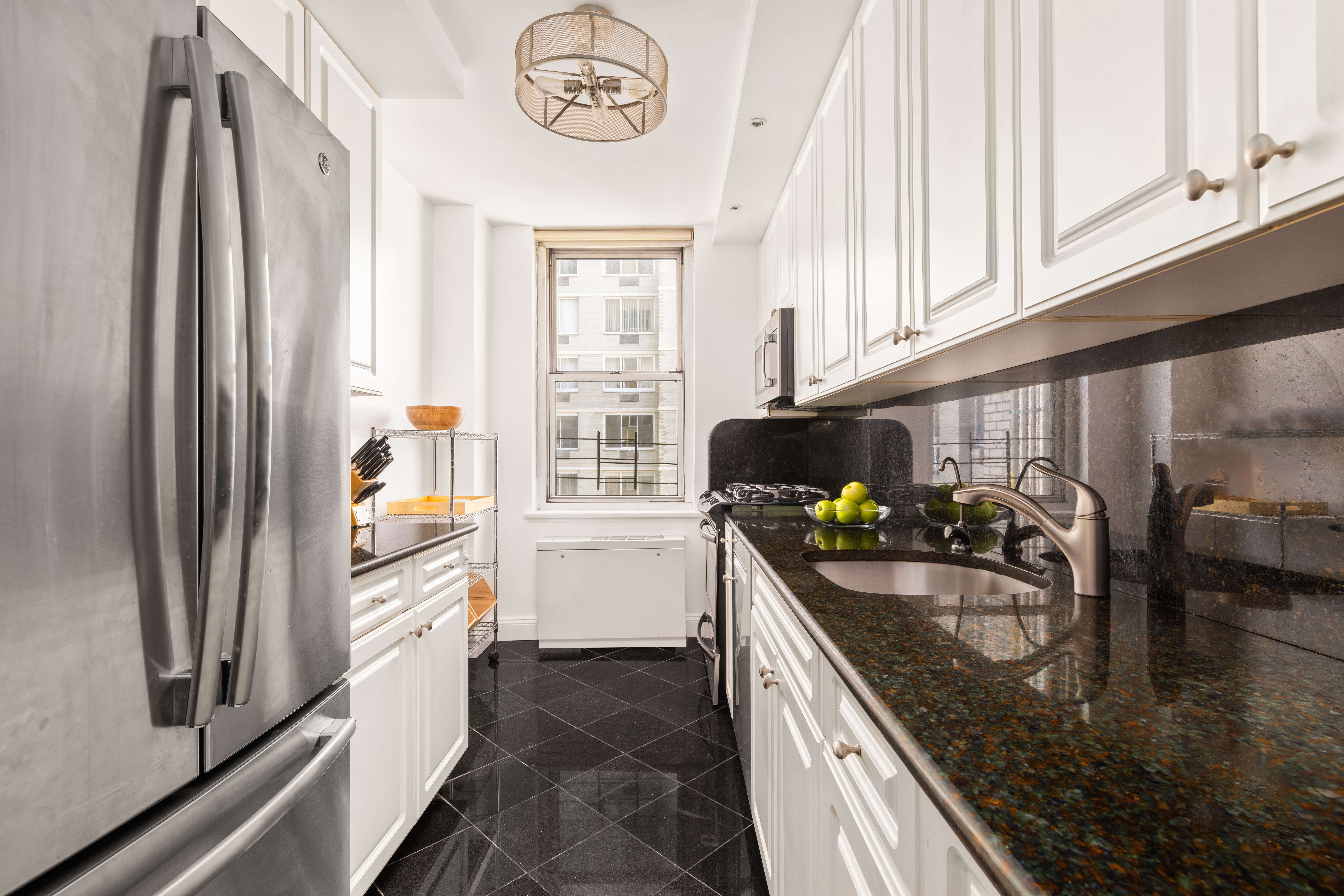 250 East 65th Street, Unit 10C Manhattan, NY 10065 - Photo 4 of 11