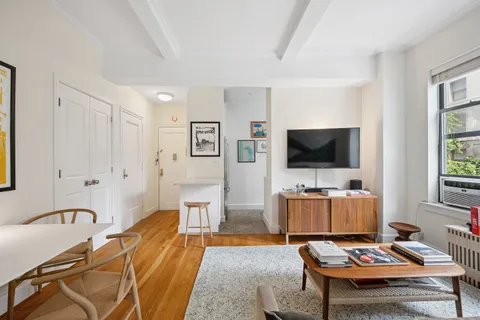 $899,000 | 599 West End Avenue, Unit 3A | Upper West Side
