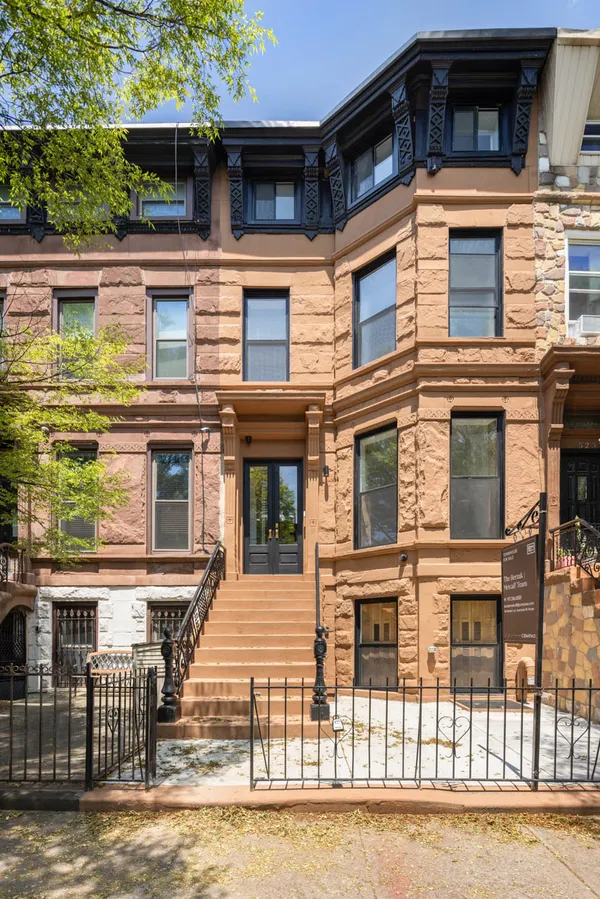 a picture of a city view