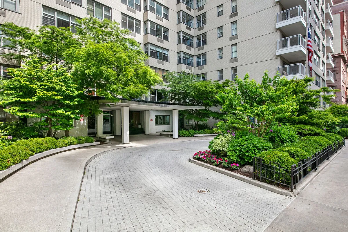 2 5th Avenue, Unit PHC Manhattan, NY 10011 - Photo 11 of 13 front view of a building