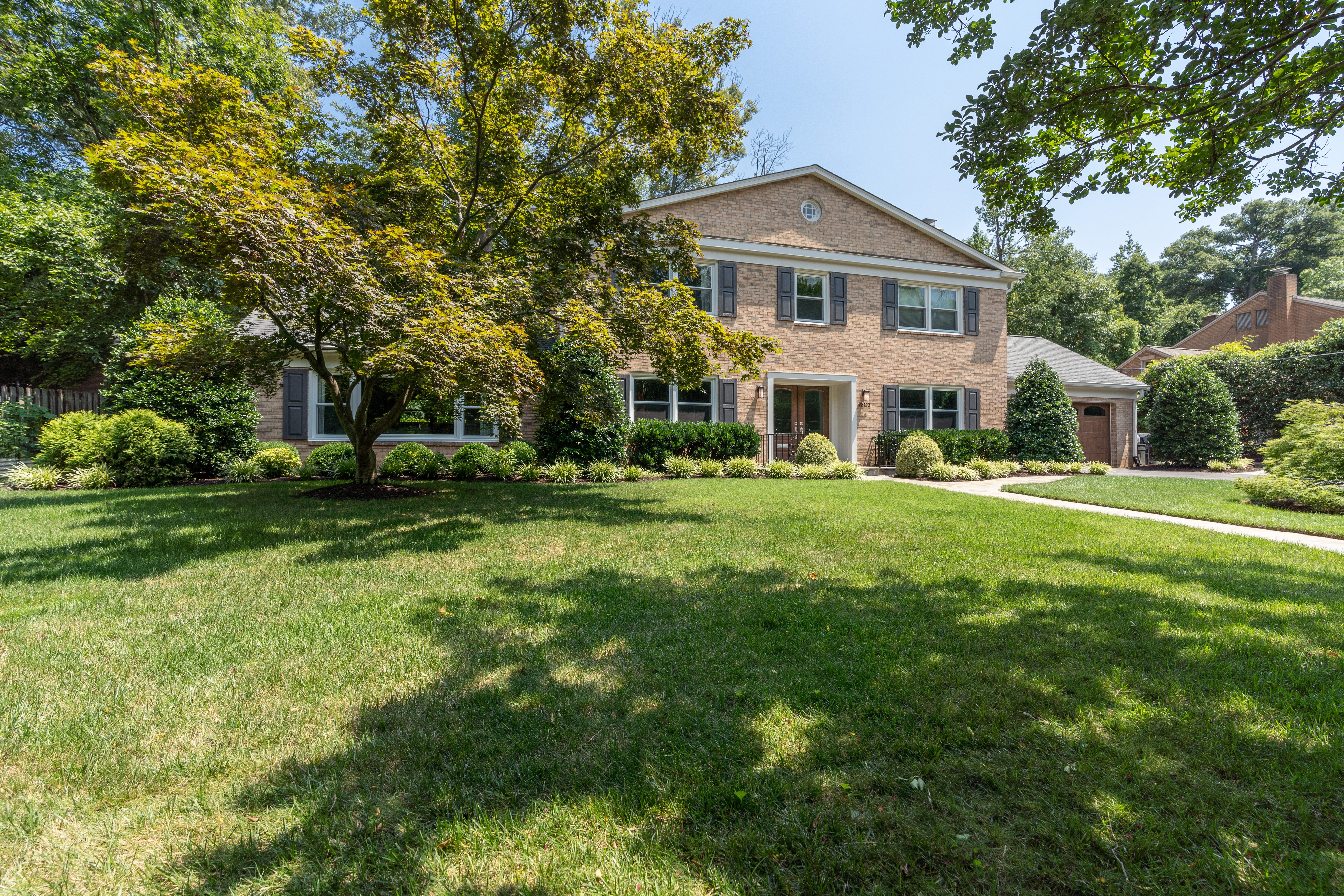 7303 Fort Hunt Road Alexandria, VA 22307 - Photo 3 of 11 a front view of a house with a yard