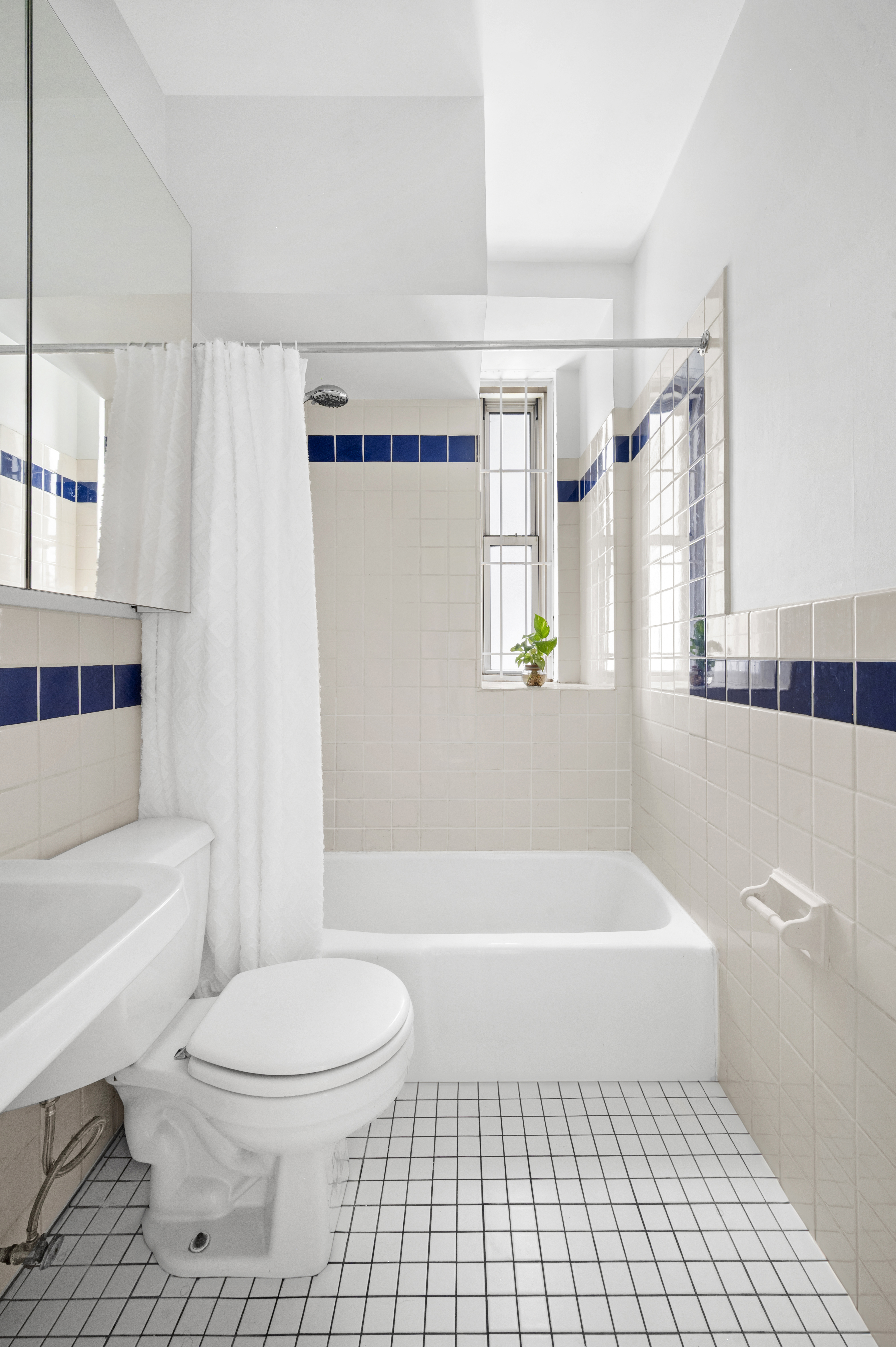 251 West 98th Street, Unit DD Manhattan, NY 10025 - Photo 4 of 6 a bathroom with a toilet a sink and bathtub