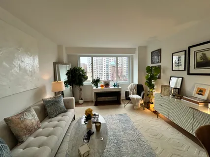 $875,000 | 400 East 54th Street, Unit 22D | Sutton Place