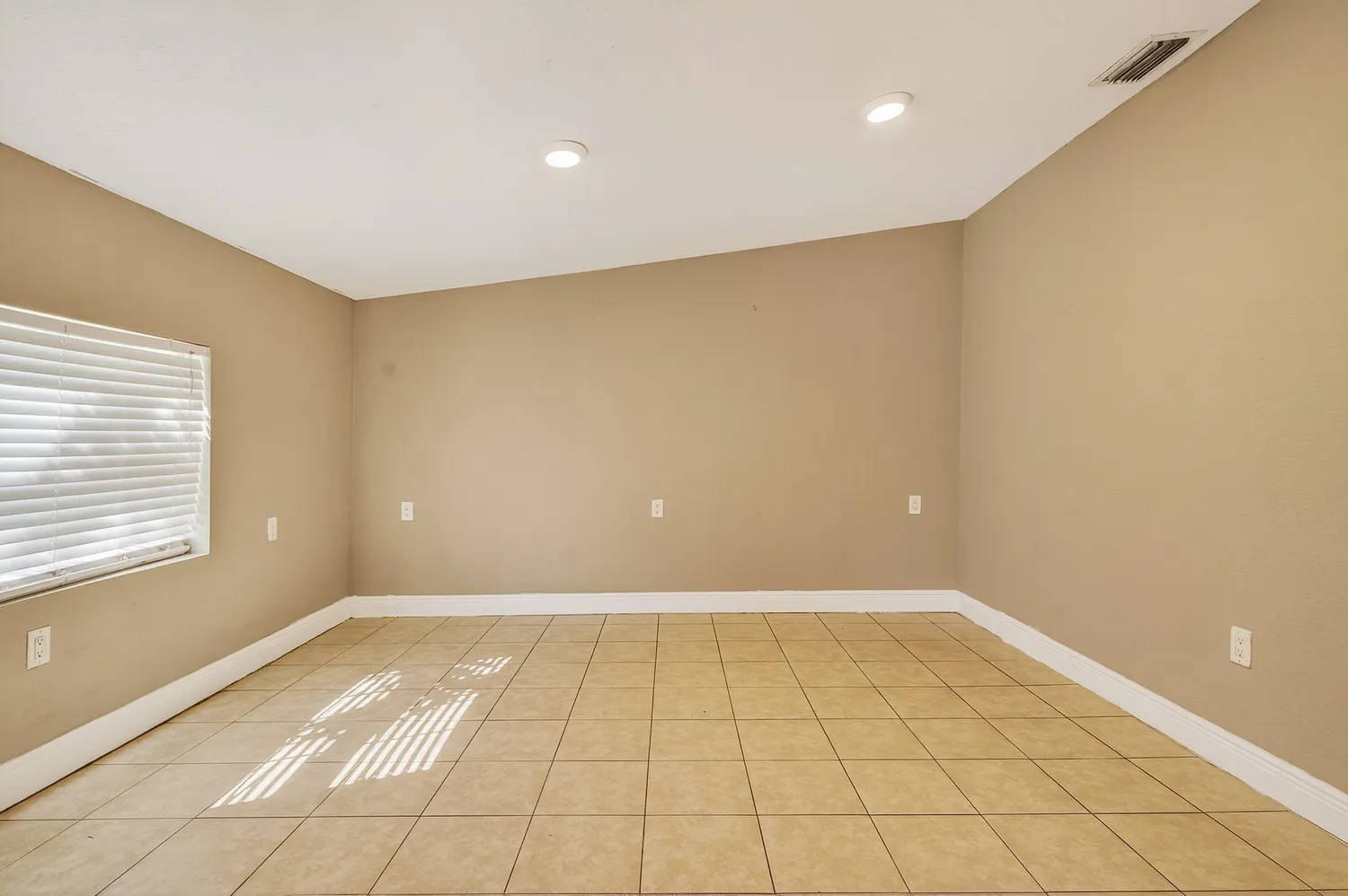 $330,000 | 2444 1st Place Southwest, Vero Beach, FL 32962