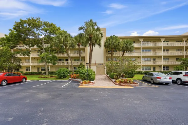 $198,900 | 2905 Victoria Place, Unit C4, Coconut Creek, FL 33066