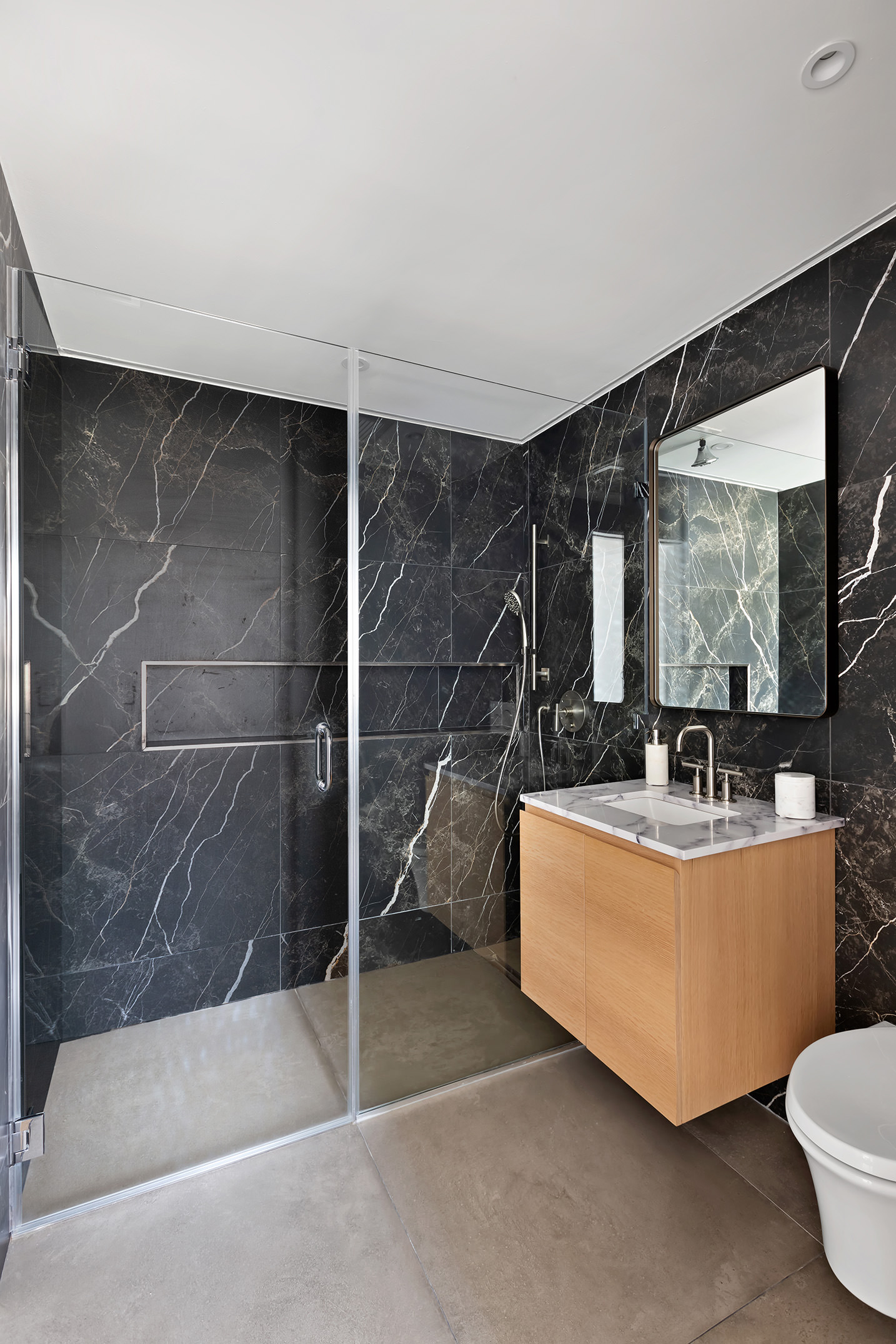 111 Noble Street, Unit 2 Brooklyn, NY 11222 - Photo 10 of 13 a view of a room with gym equipment and a tub