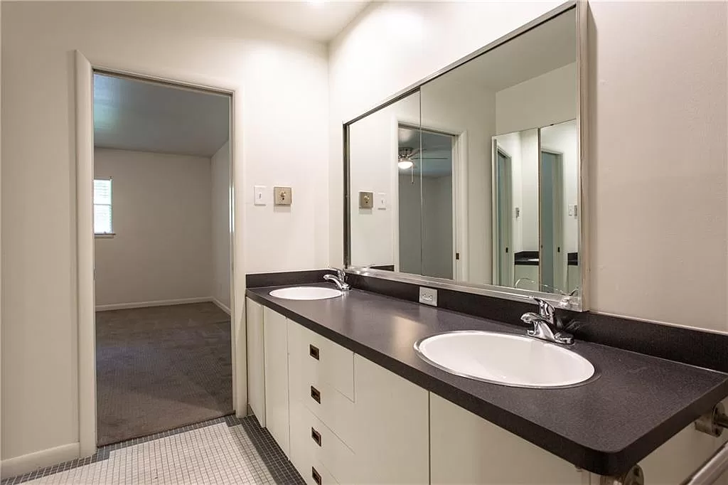 616 Edgefield Road Fort Worth, TX 76107 - Photo 13 of 35