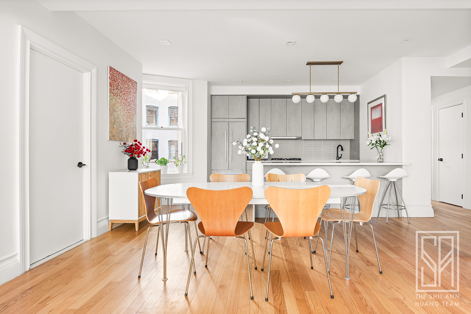 475 Washington Avenue, Unit 4I Brooklyn, NY 11238 - Photo 4 of 10 a dining room with wooden floor and chandelier
