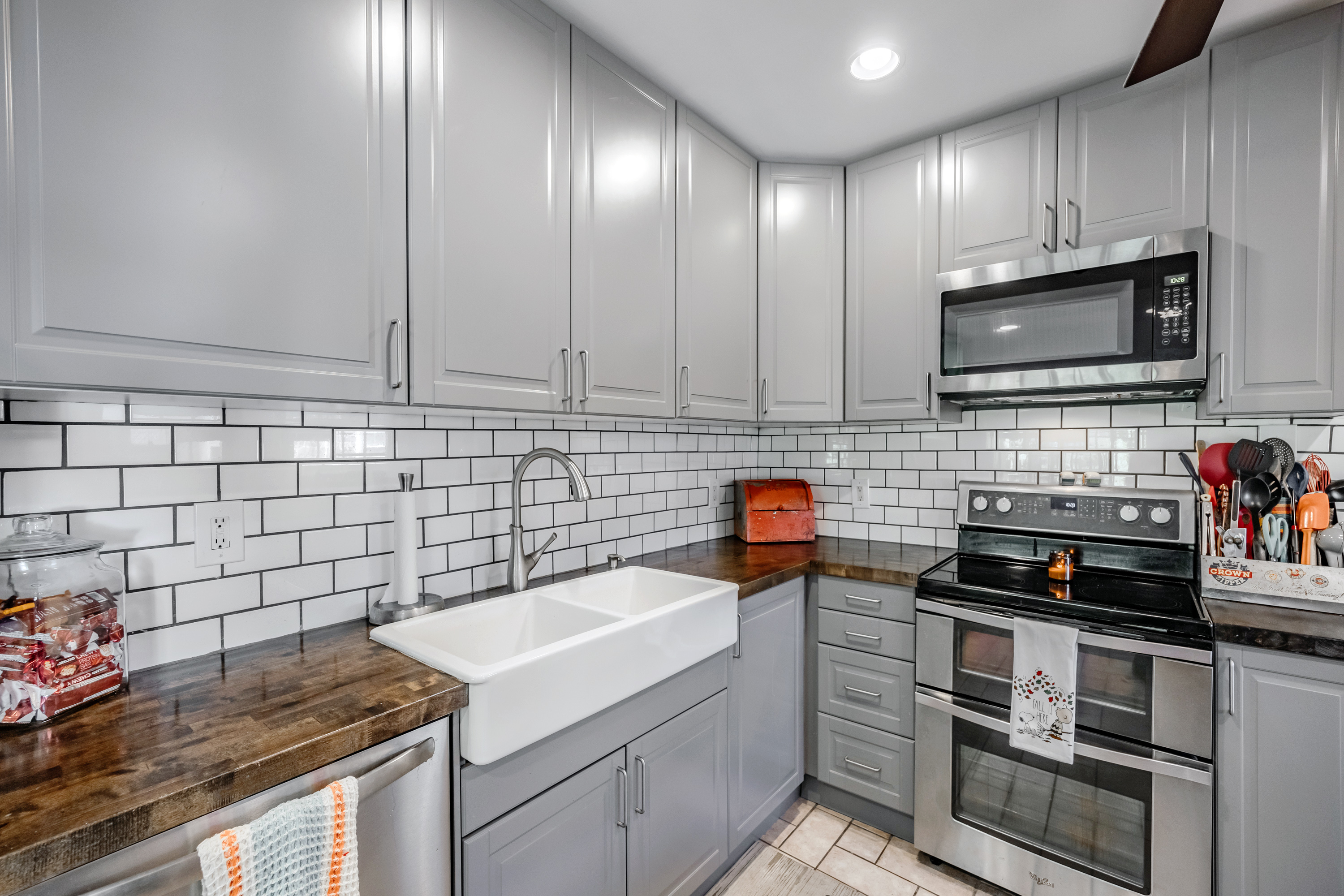 134 Strathmore Road Havertown, PA 19083 - Photo 19 of 64 a kitchen with granite countertop a stove sink and cabinets