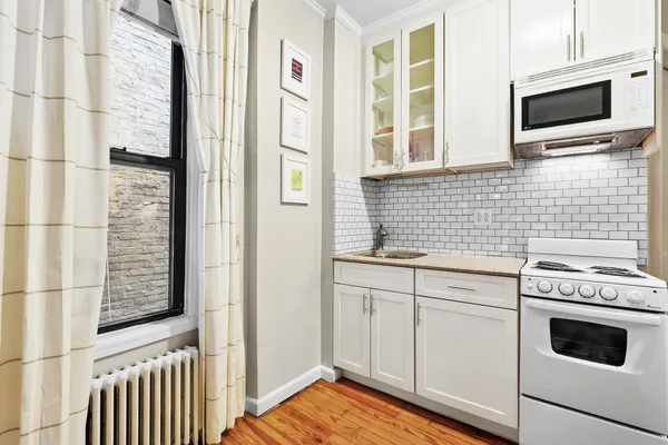 $4,000 | 25 Leroy Street, Unit 11 | West Village
