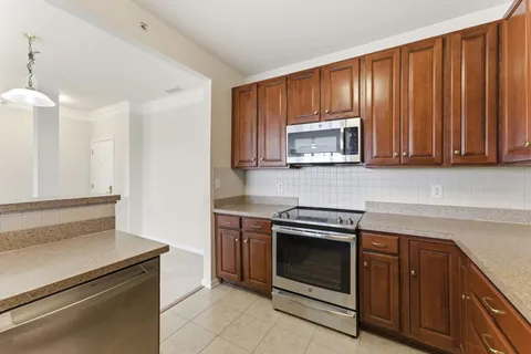 $277,854 | 14241 Kings Crossing Boulevard, Unit 411, Boyds, MD 20841
