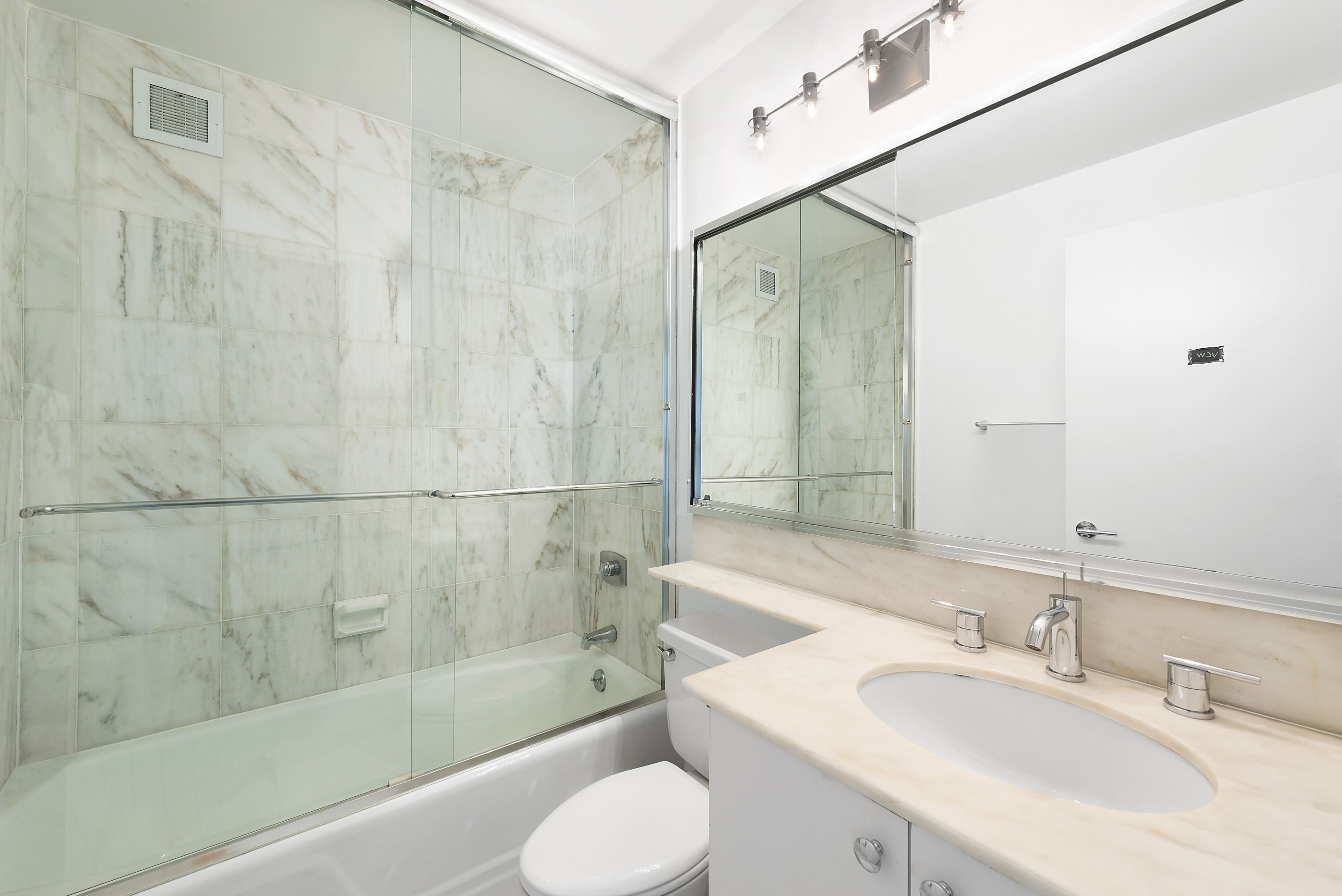 40 East 94th Street, Unit 27A Manhattan, NY 10128 - Photo 8 of 12