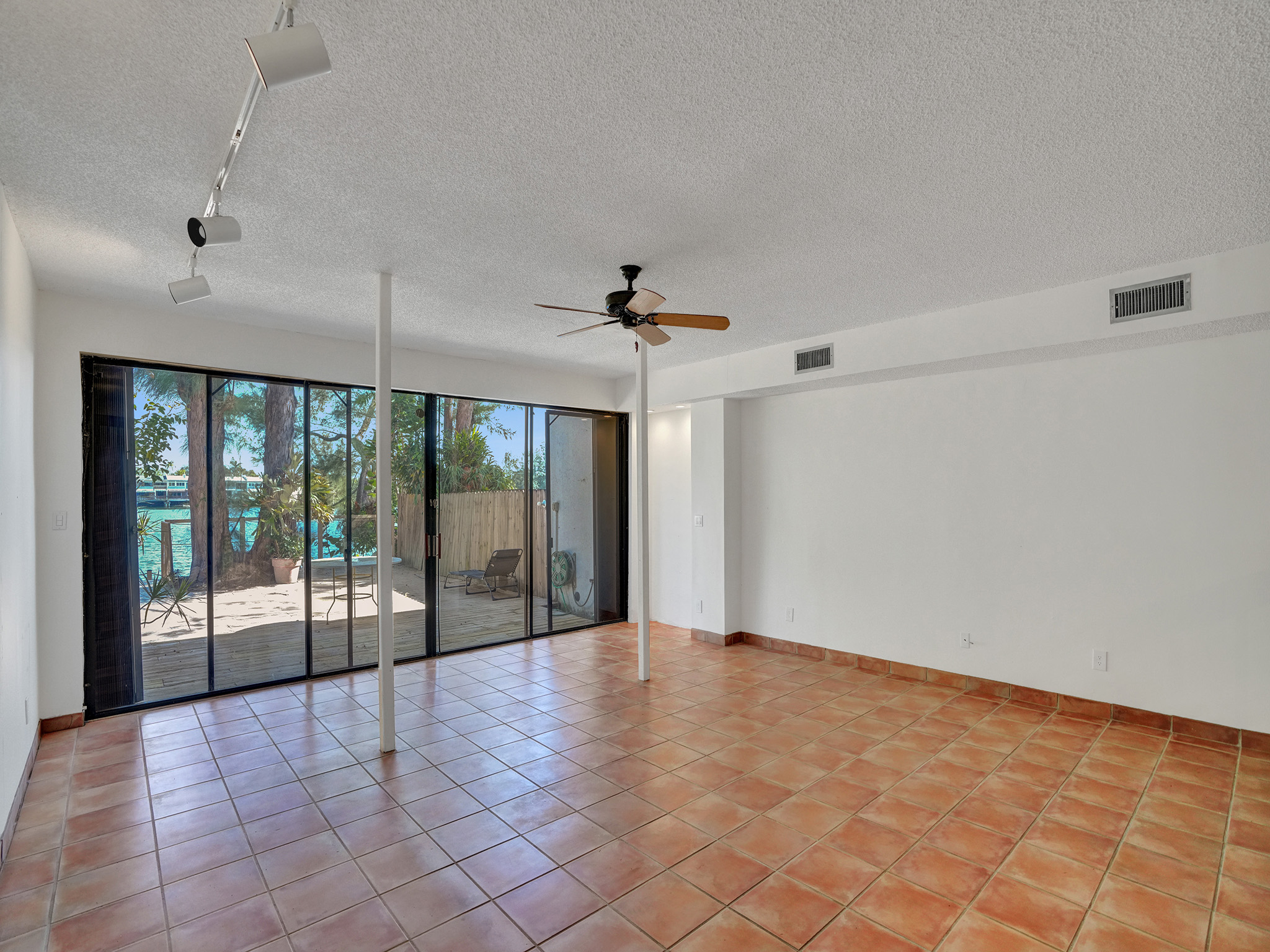 4863 Southwest 71st Place Miami, FL 33155 - Photo 19 of 54