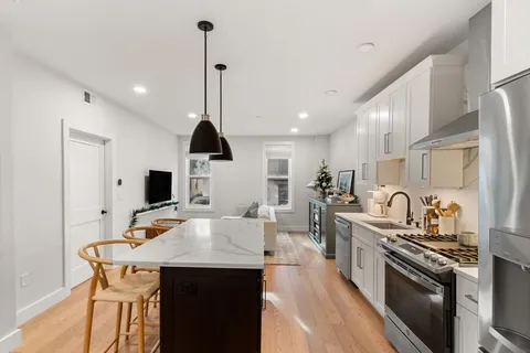 $725,000 | 202 Maverick Street, Unit 106, Boston, MA 02128