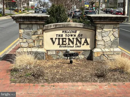 $2,925,000 | 930 Fairway Drive Northeast, Vienna, VA 22180