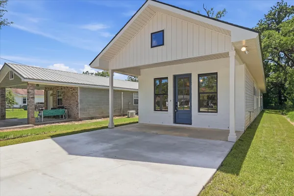 $299,000 | 657 South 2nd Street, Ponchatoula, LA 70454