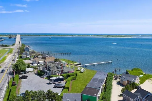 $6,250,000 | 32 Lighthouse Road, Hampton Bays, NY 11946