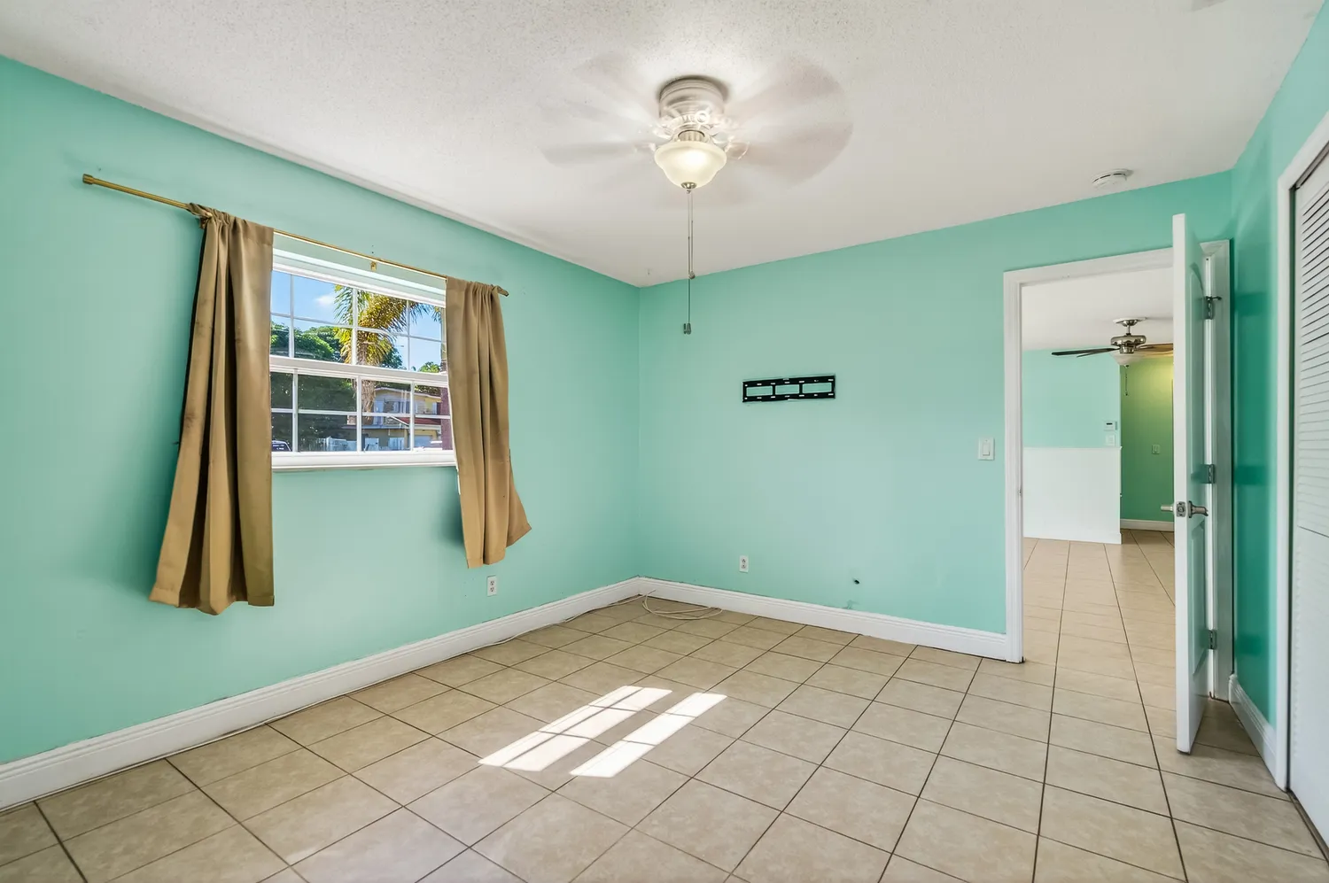 $330,000 | 2444 1st Place Southwest, Vero Beach, FL 32962