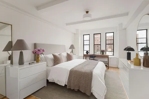 $775,000 | 235 West 102nd Street, Unit 9H | Upper West Side