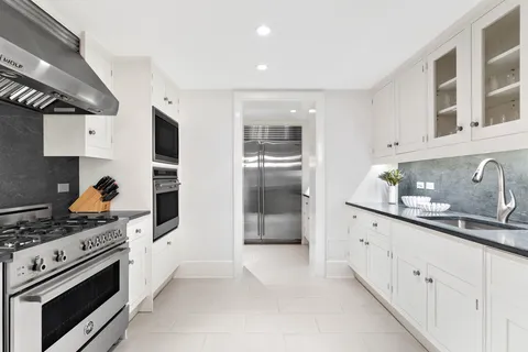 $30,000 | 530 Park Avenue, Unit 2F | Lenox Hill