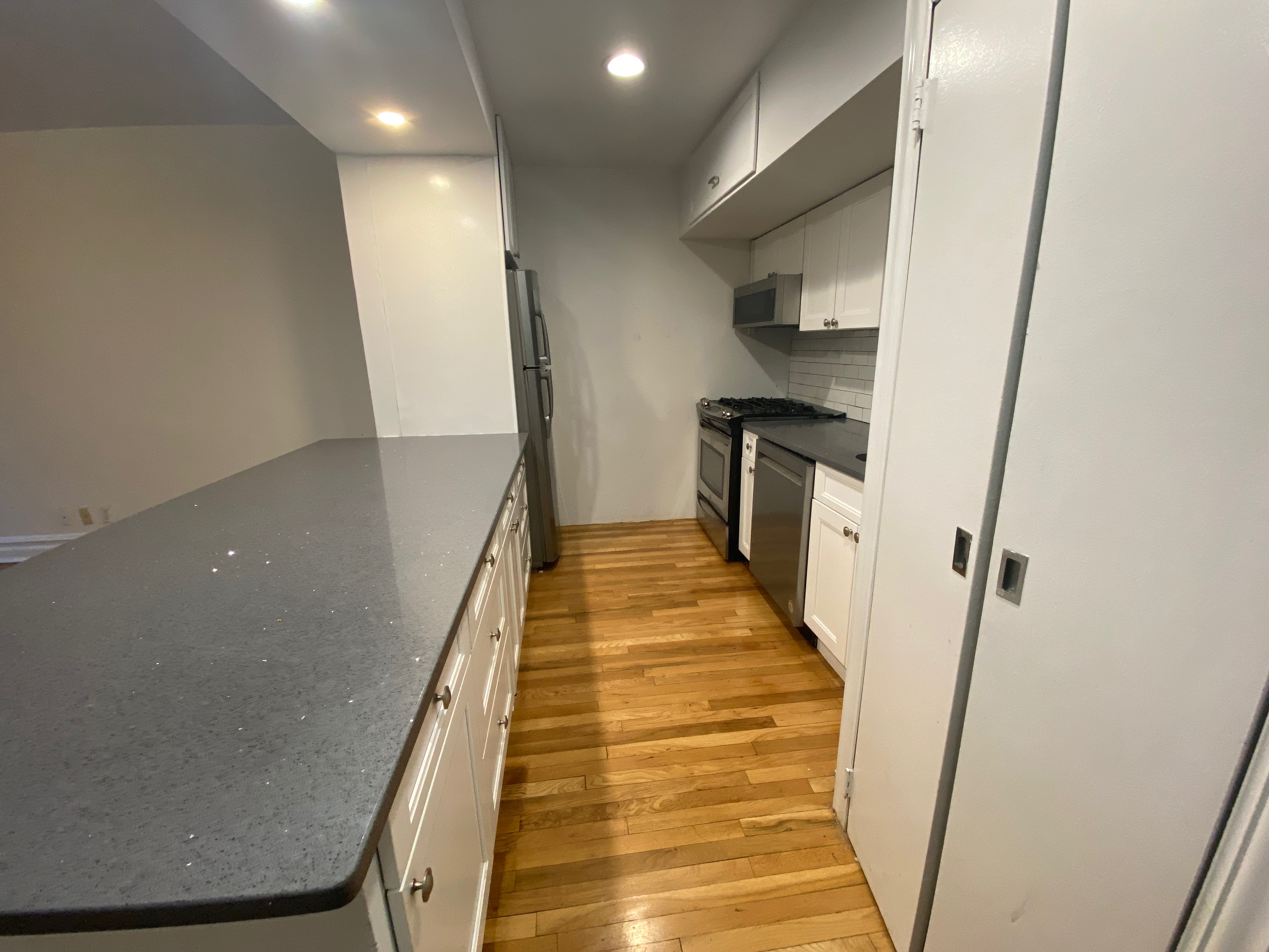 215 East 59th Street, Unit 3F Manhattan, NY 10022 - Photo 5 of 8