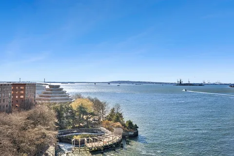 $525,000 | 21 South End Avenue, Unit 528 | Battery Park City