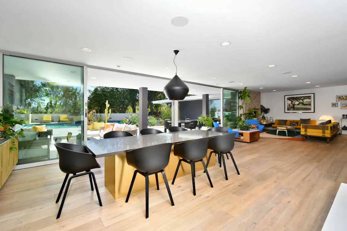 $3,025,000 | 20150 Delita Drive, Woodland Hills, CA 91364