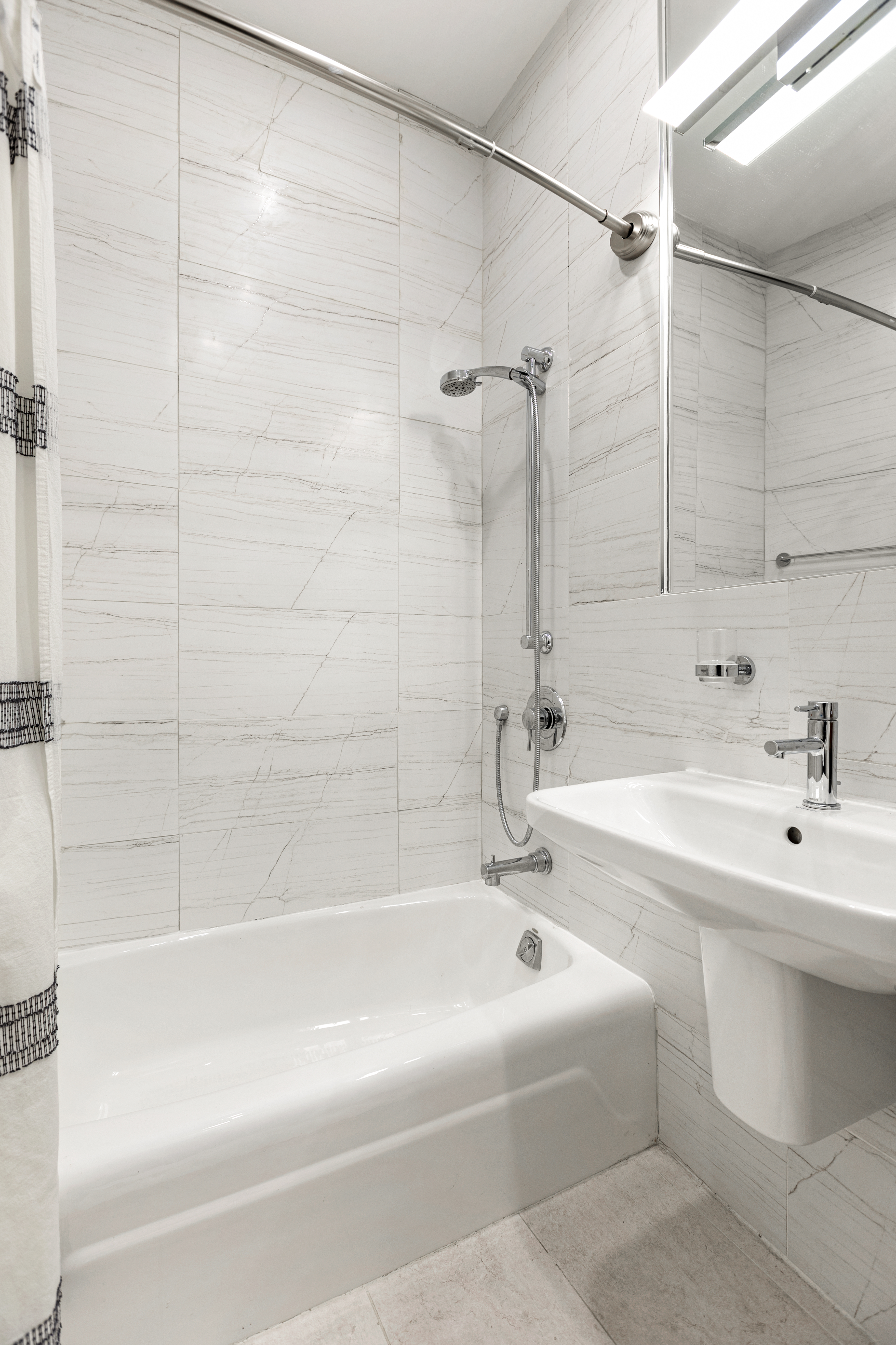 60 Pineapple Street, Unit 4J Brooklyn, NY 11201 - Photo 14 of 16