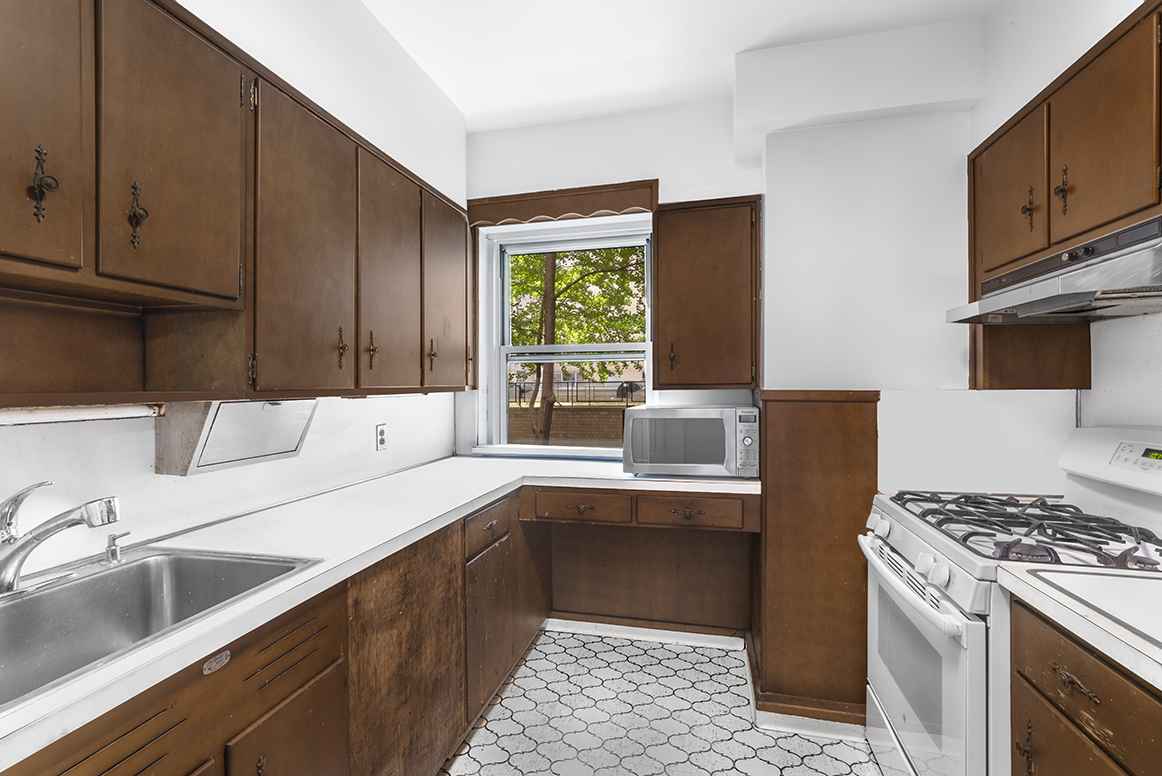 11 5th Avenue, Unit 2K Manhattan, NY 10003 - Photo 3 of 6