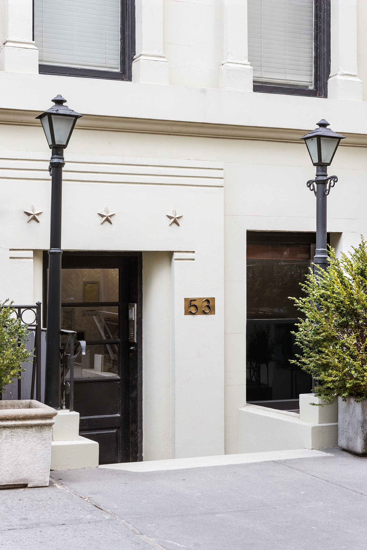 53 East 67th Street Manhattan, NY 10065 - Photo 2 of 6