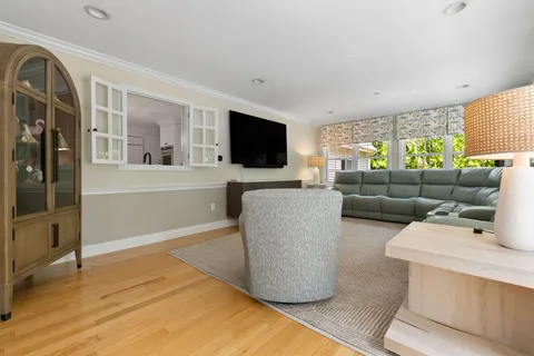 Contact Agent | 5 Jamaica Lane, Haverhill, MA 01830