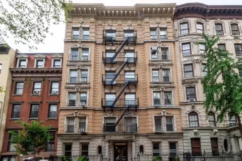 $925,000 | 210 East 17th Street, Unit 5C | Gramercy