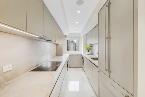 $5,995,000 | 200 Central Park South, Unit 35A | Central Park South