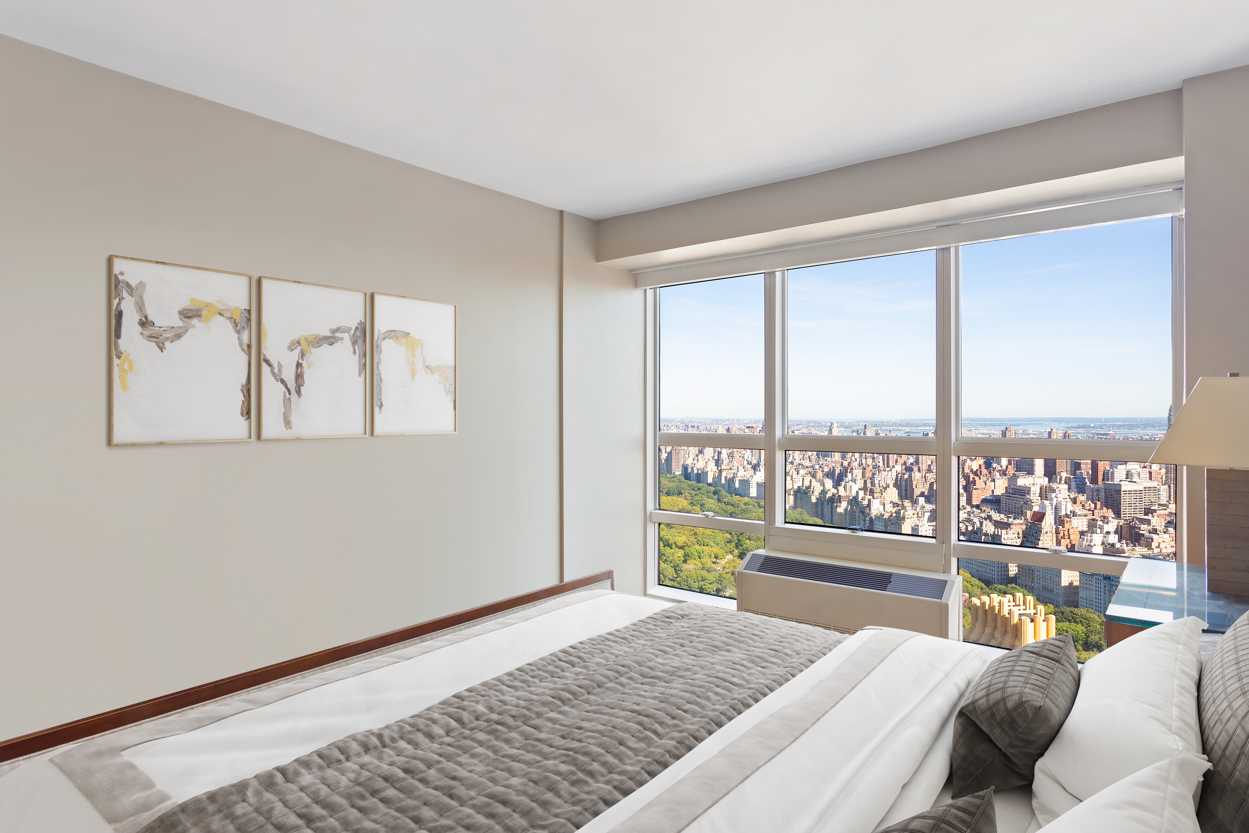 146 West 57th Street, Unit 67B Manhattan, NY 10019 - Photo 6 of 10