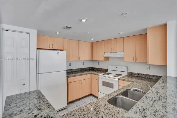 $460,000 | 3000 Coral Way, Unit 412, Miami, FL 33145