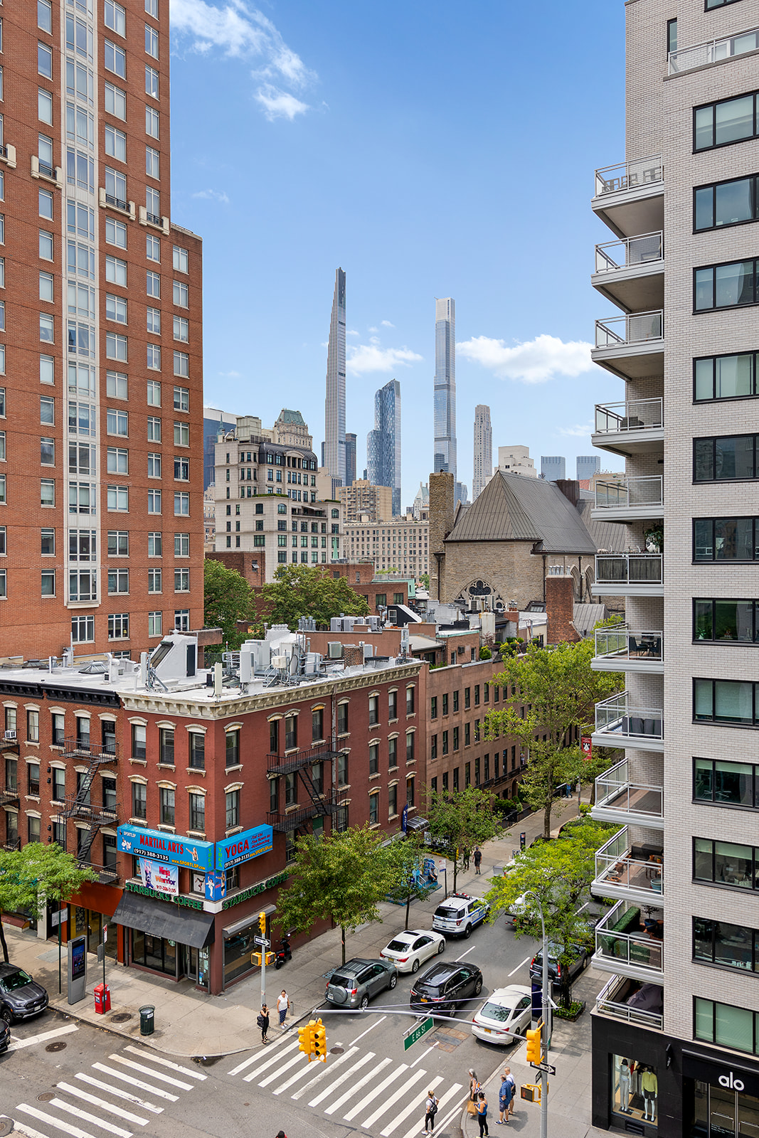 201 East 66th Street, Unit 8N Manhattan, NY 10065 - Photo 6 of 9