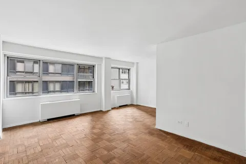 $495,000 | 330 East 49th Street, Unit 7M | Midtown East