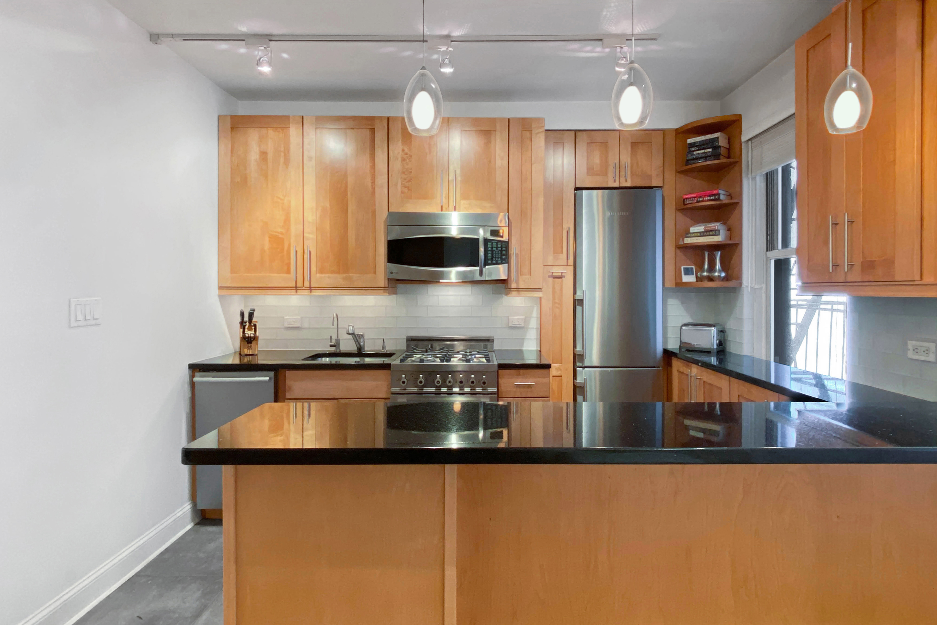 155 East 49th Street, Unit 8F Manhattan, NY 10017 - Photo 2 of 9