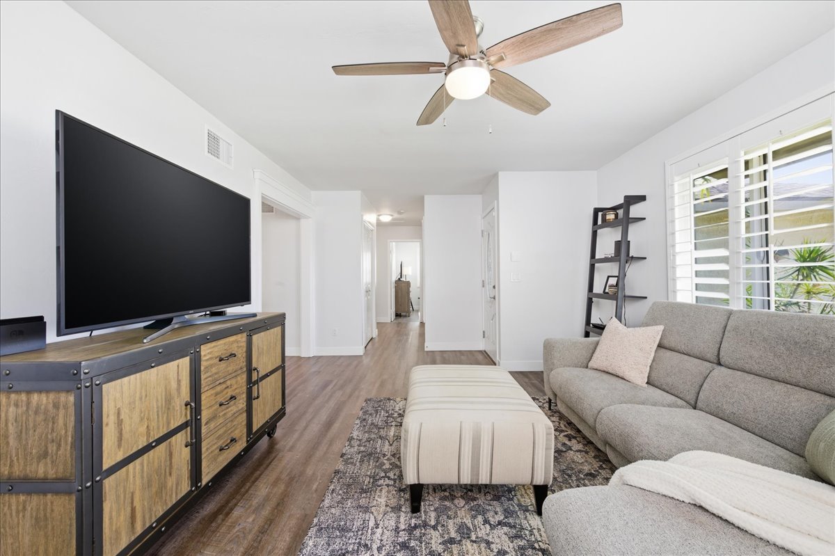 7843 Jade Coast Road San Diego, CA 92126 - Photo 5 of 25