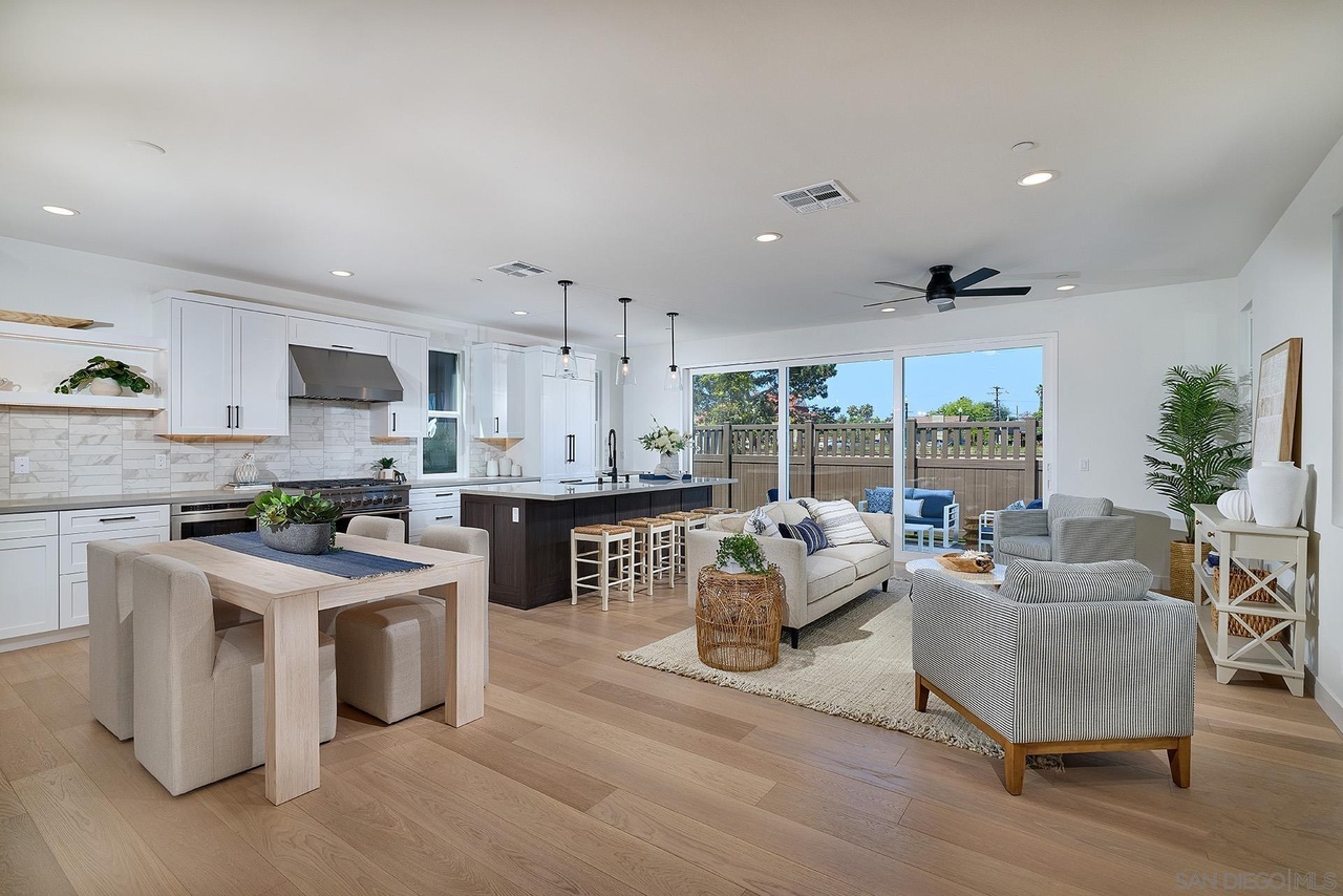 561 North Vulcan Avenue Encinitas, CA 92024 - Photo 1 of 35