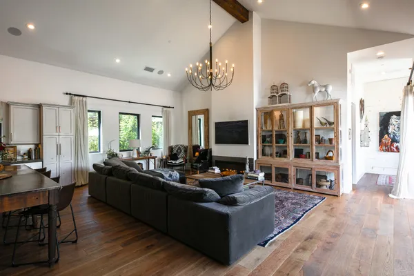 $2,550,000 | 28960 Crags Drive, Agoura Hills, CA 91301