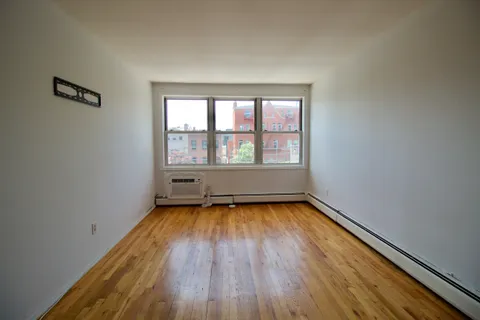 $6,200 | 121 4th Place, Unit 3 | Carroll Gardens